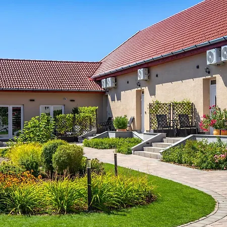 Magister Apartmanhaz Cserepfalu